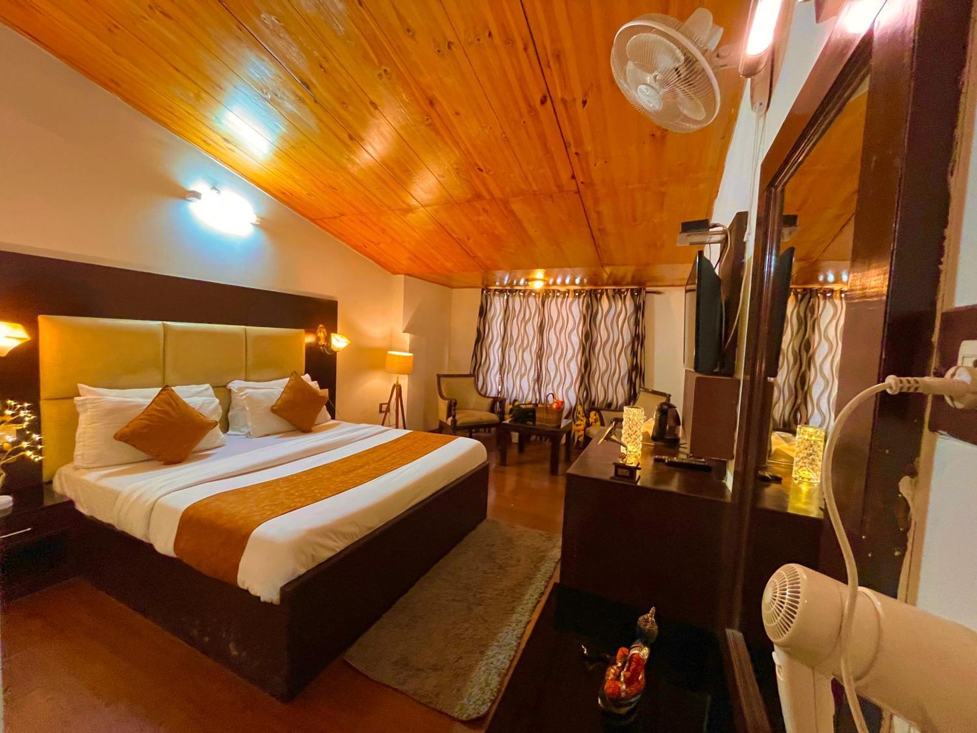 Hotel The North Wind In City Center, Manali Esterno foto