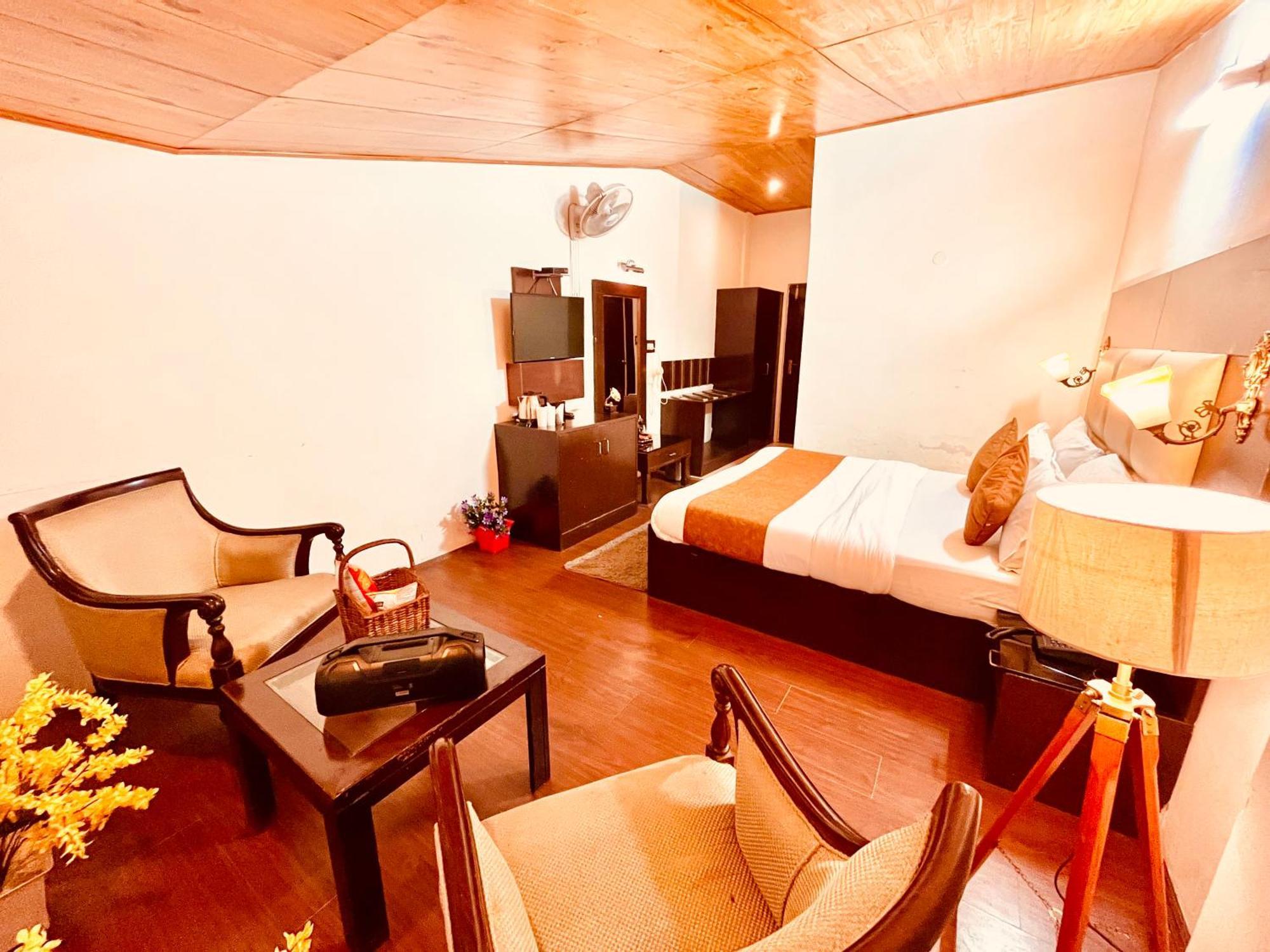 Hotel The North Wind In City Center, Manali Esterno foto