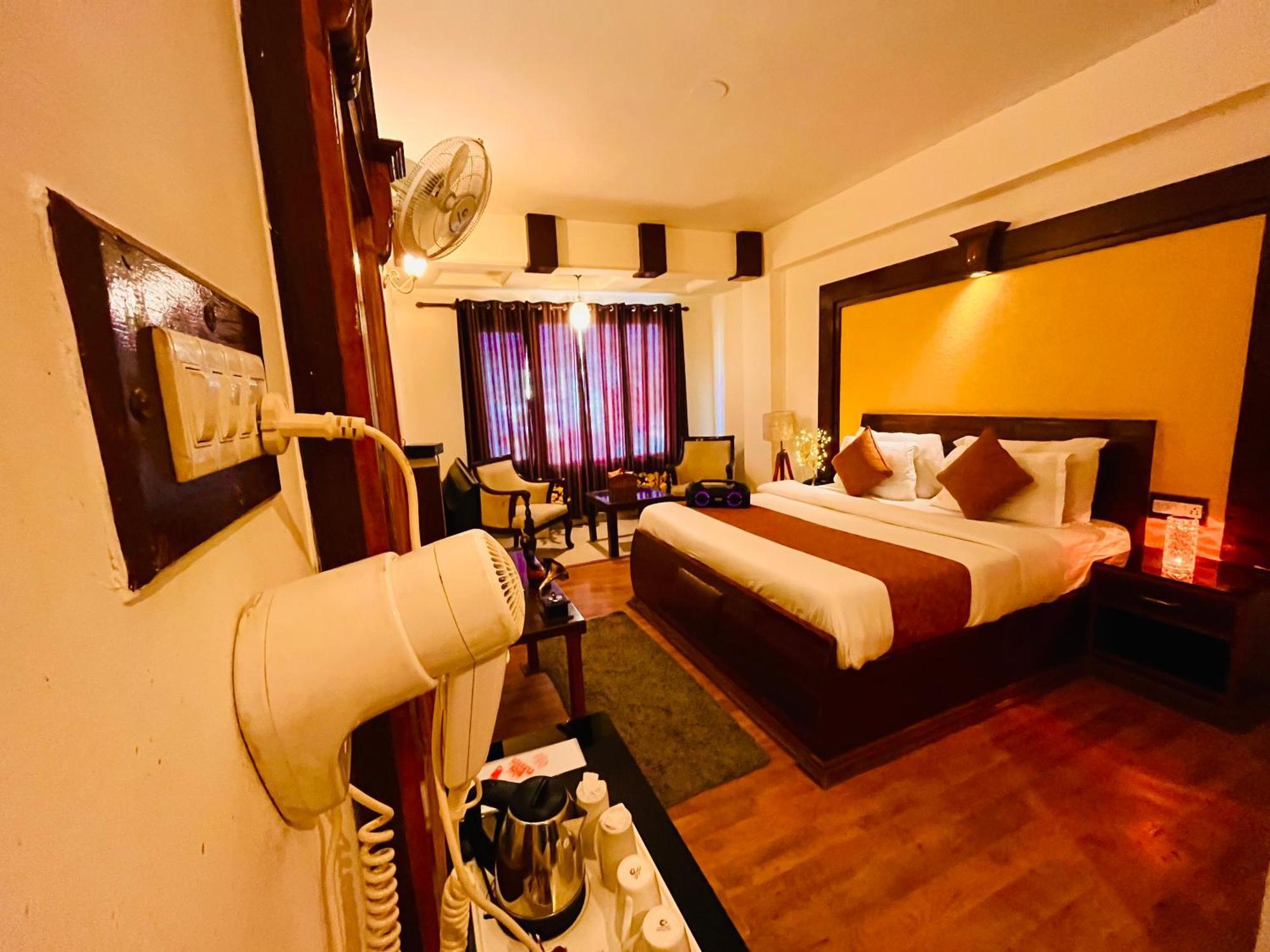 Hotel The North Wind In City Center, Manali Esterno foto
