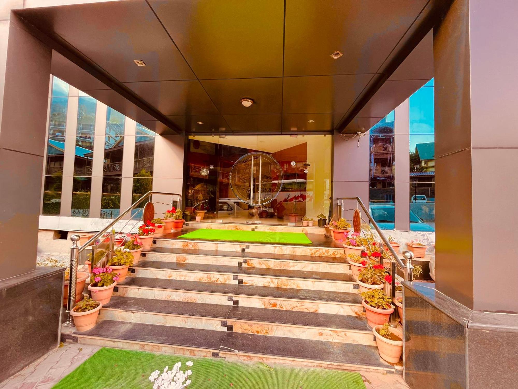 Hotel The North Wind In City Center, Manali Esterno foto